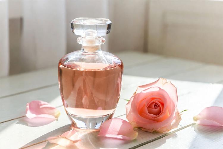 玫瑰露酒：中国传统花露酒的经典之作与养生魅力